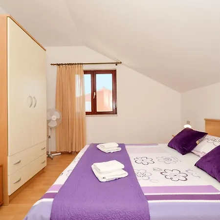 Pitesa Lägenhet Trogir