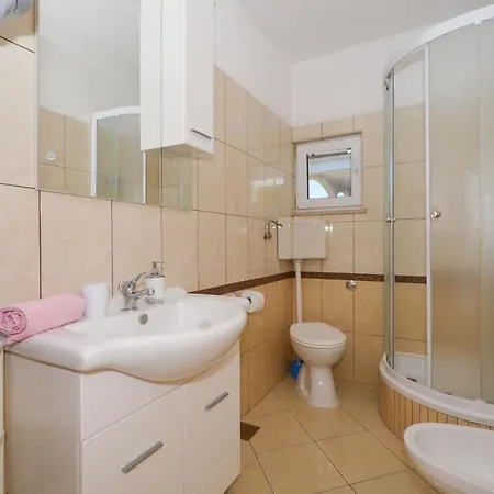 Apartment Pitesa *