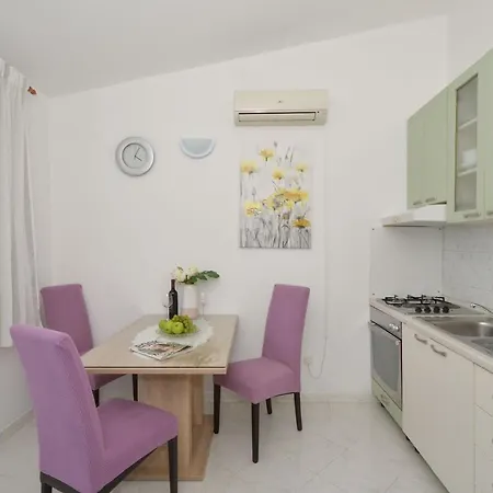 Apartment Pitesa *