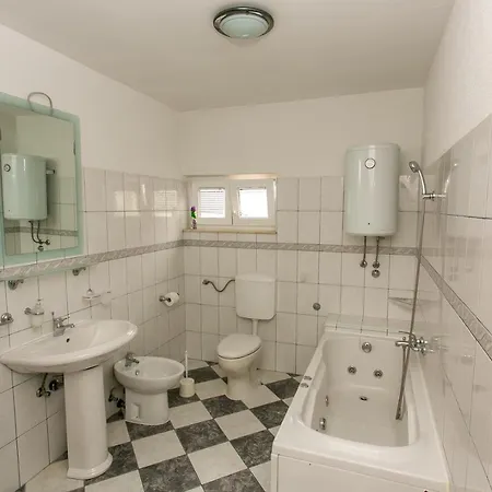 아파트 Pitesa 트로기르